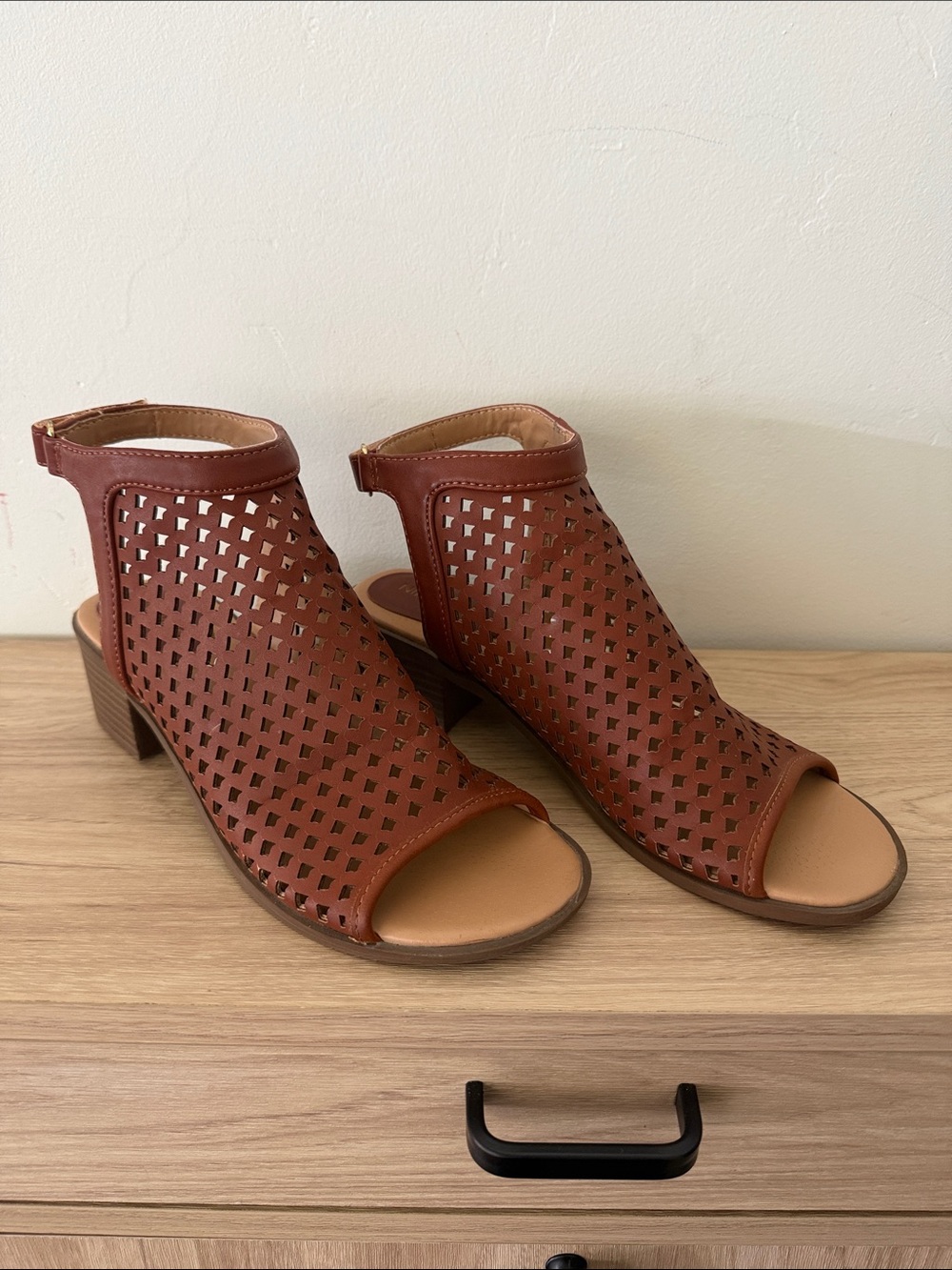 Cutout Block Heel Sandals Open Toe Brown Tan Nine West Kariana Slingback 7.5
